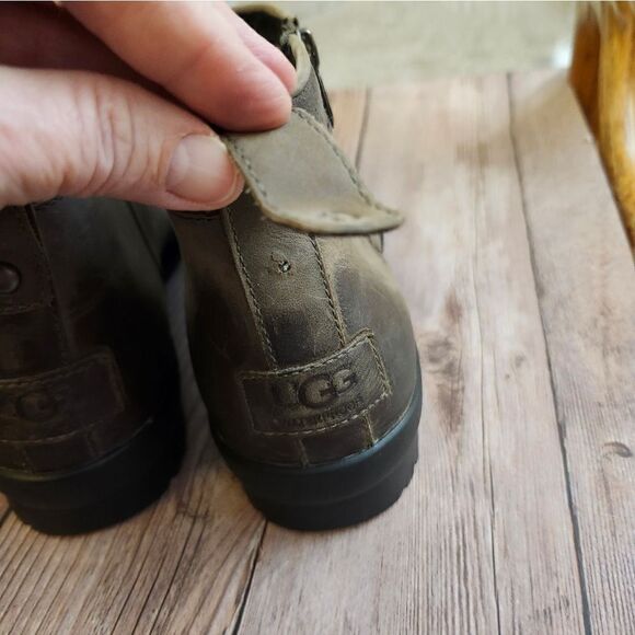 Ugg distressed leather side zip booties sn1103832 - Picture 11 of 11